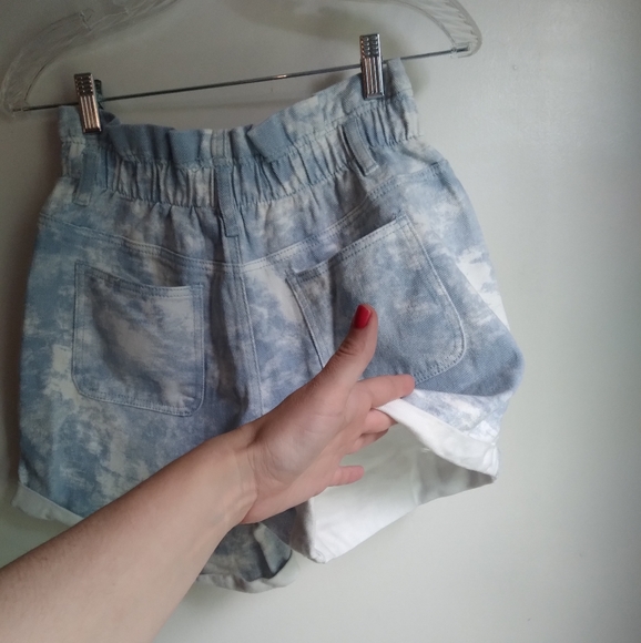 💚 NWOT cloud tie dye jean shorts - Picture 3 of 12